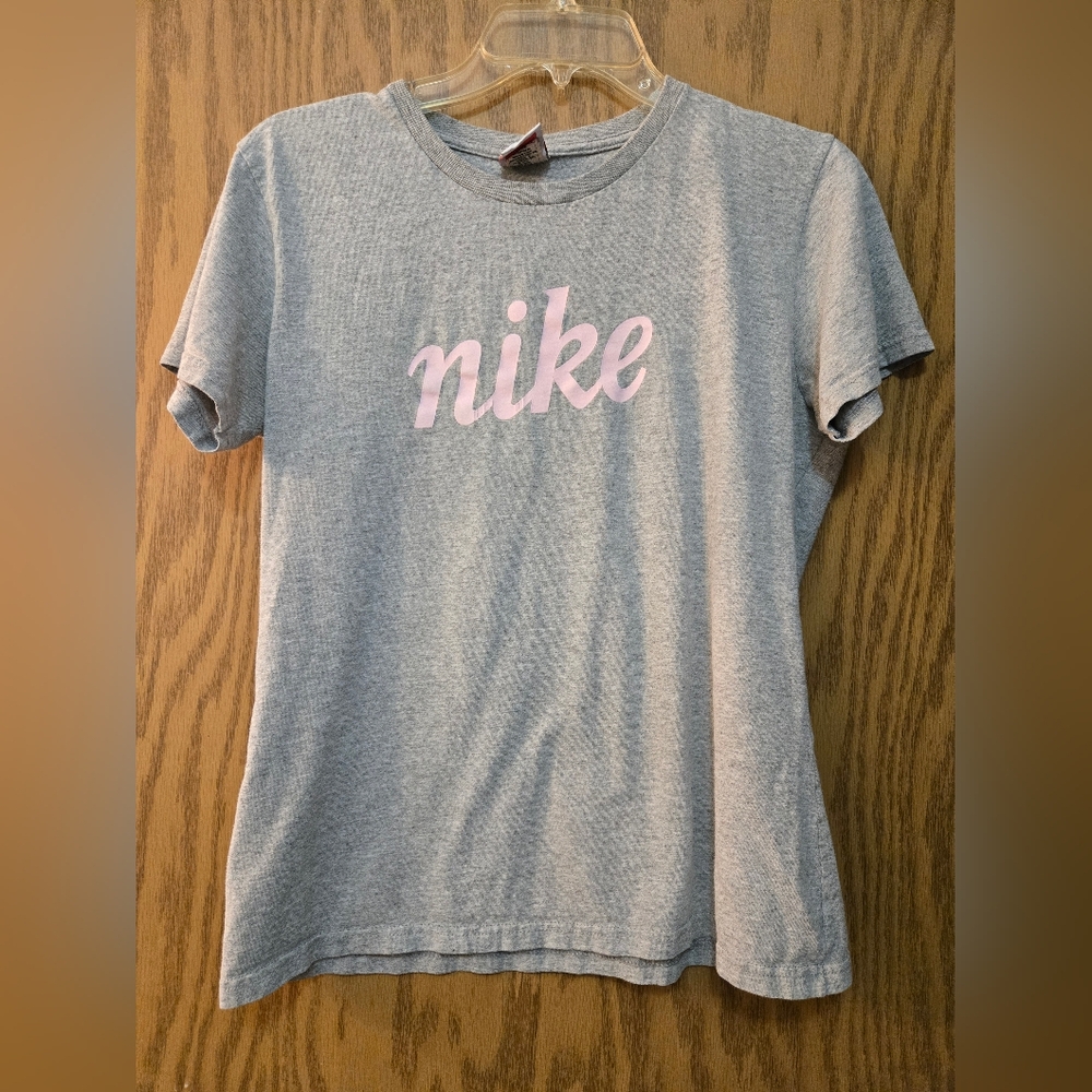 Cute gray short sleeve Nike t shirt. Youth large.